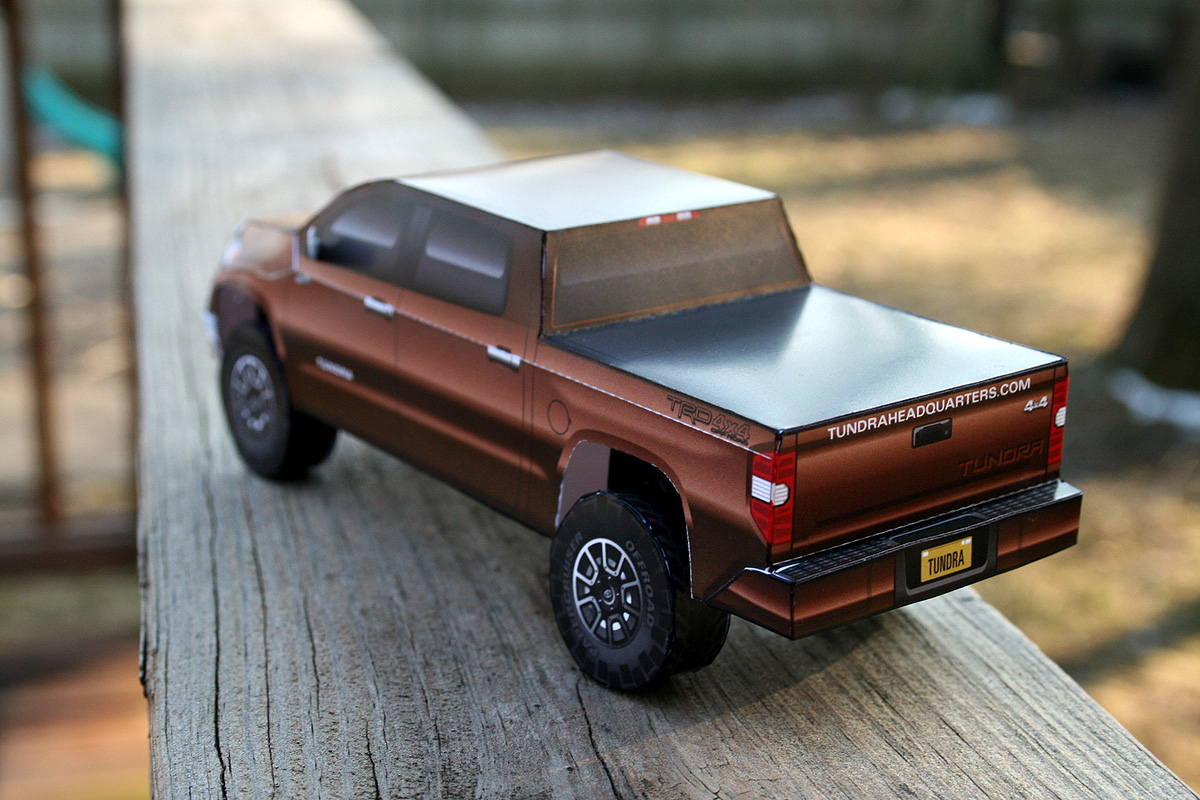 New paper model completed: 2014 Toyota Tundra pickup « Papercruiser.com
